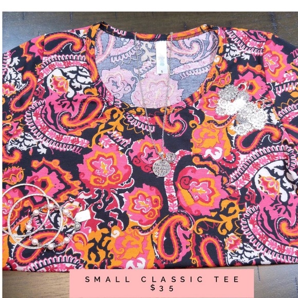LuLaRoe Tops - Small Classic Tee LuLaRoe! BNWT